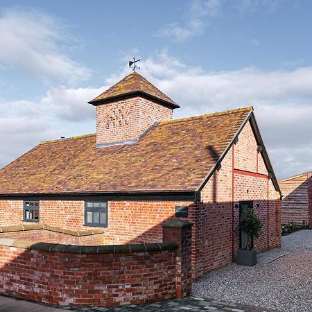 Pigeon House - Unique Barn With Private Garden, Hot Tub And Wood Burner Villa Shrewsbury Kültér fotó